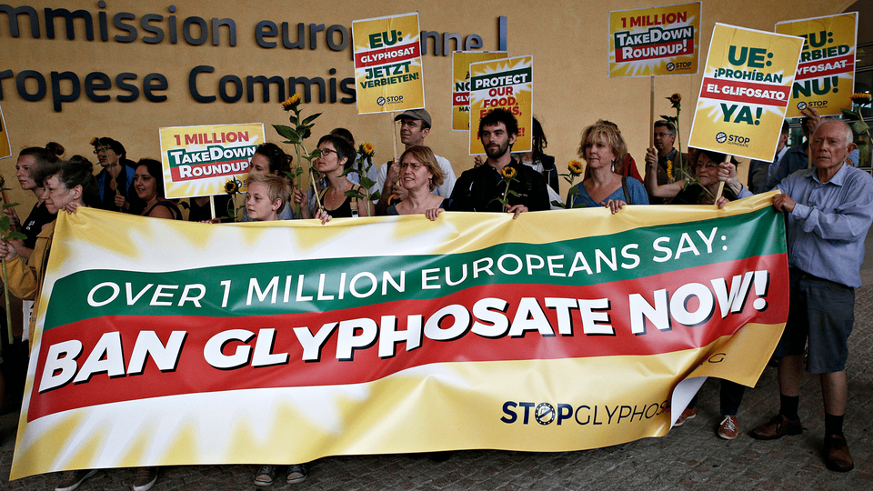 Ban weedkiller Glyphosate